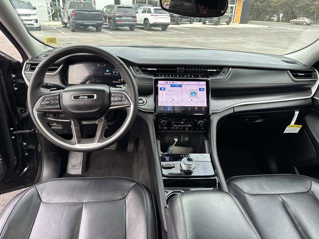 Used 2023 Jeep Grand Cherokee L Limited w/ Black Appearance Package image 10