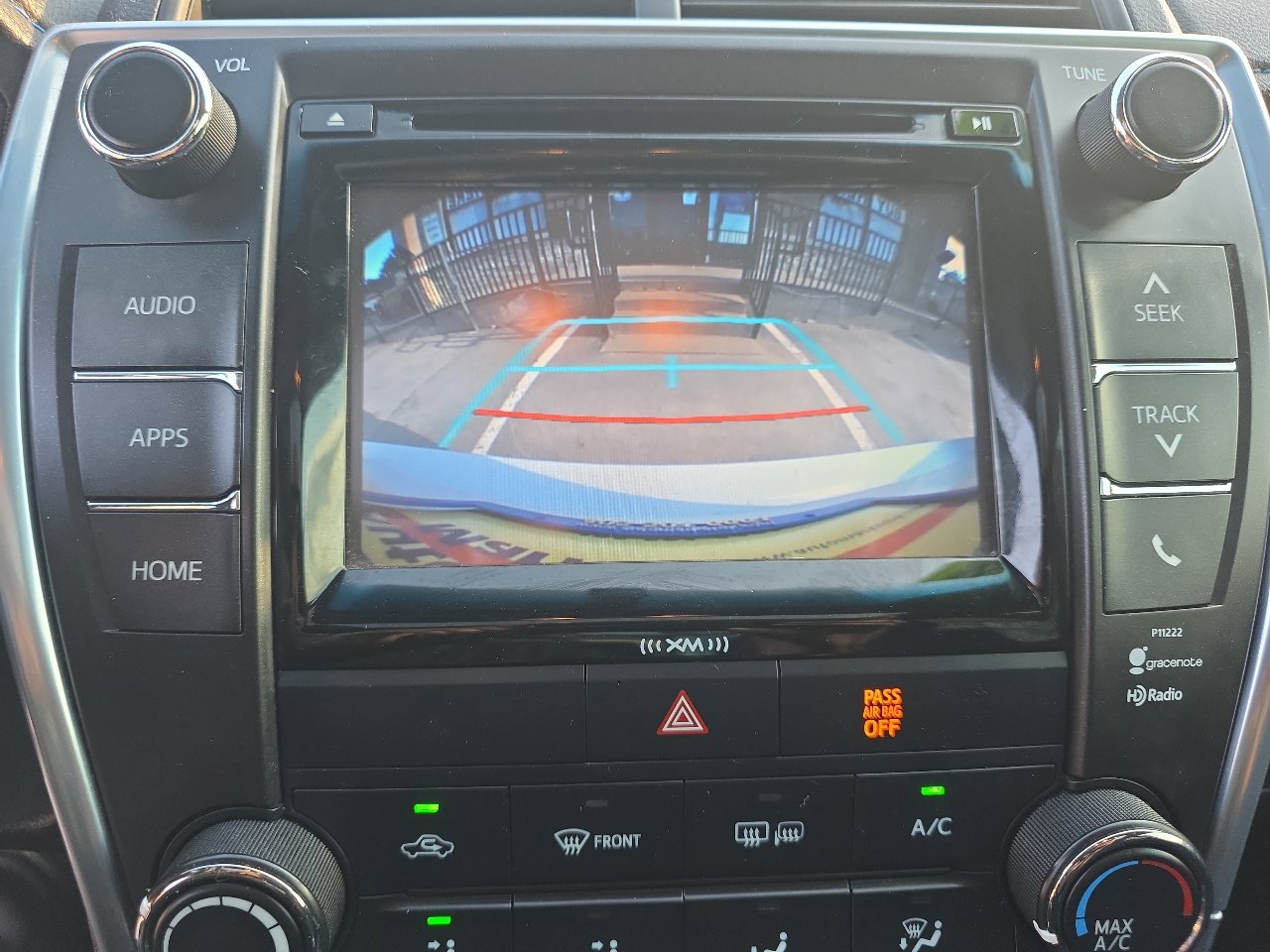 Used 2016 Toyota Camry SE image 19