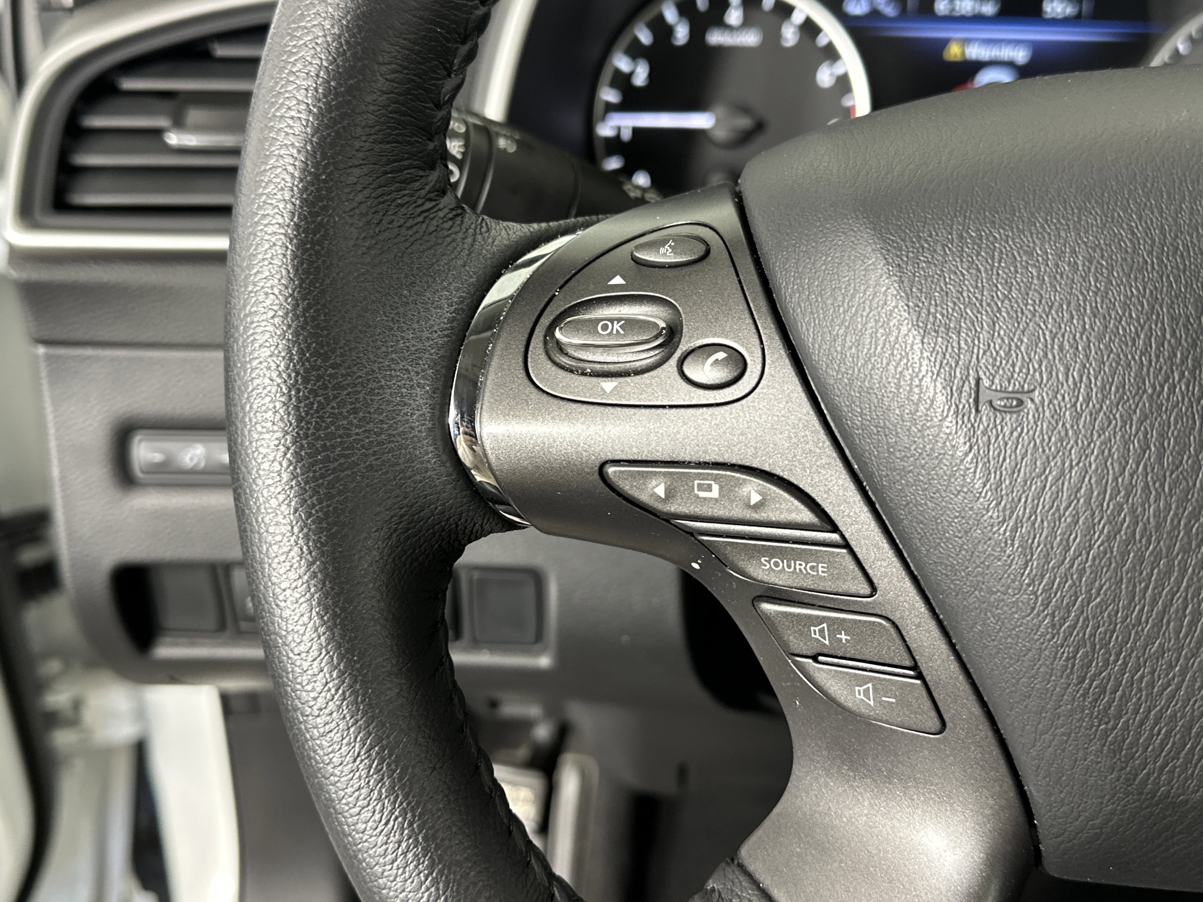 Used 2024 Nissan Murano SV w/ SV Midnight Edition Package image 26