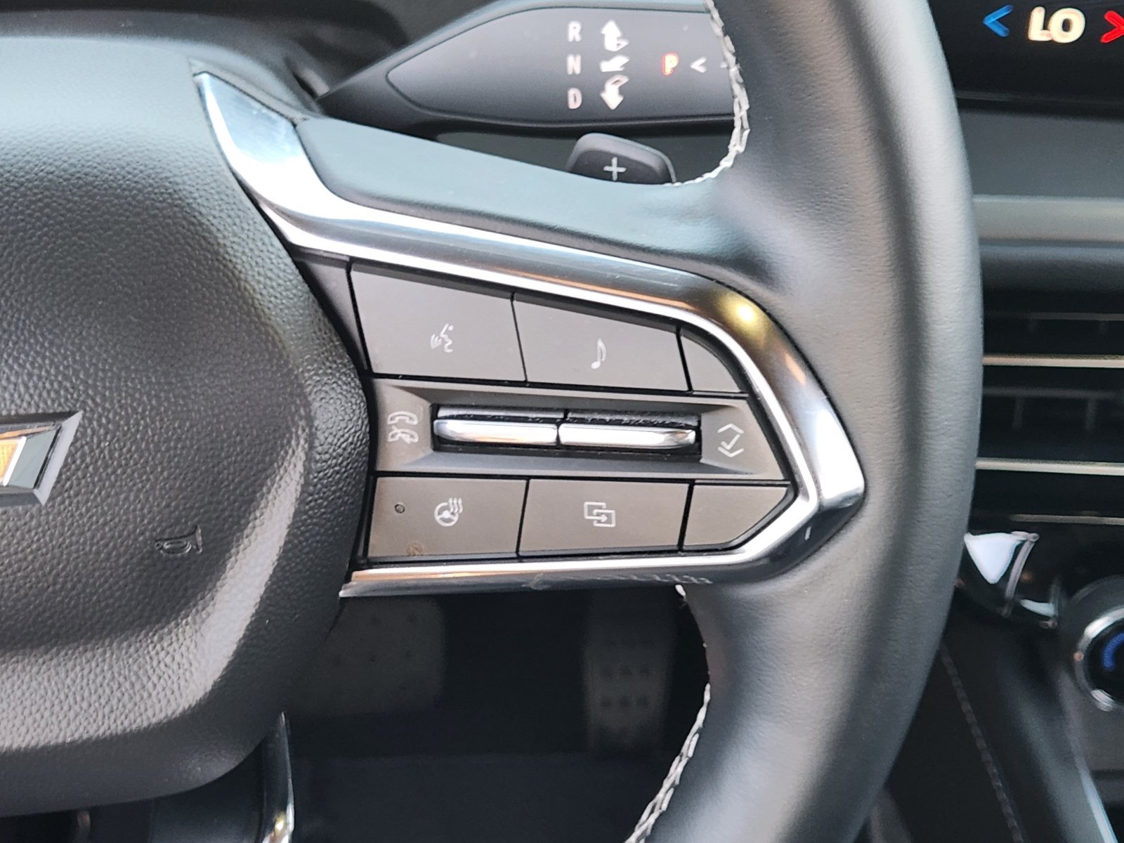 Certified 2026 Chevrolet Traverse LT w/ Driver Confidence Package FWD image 31