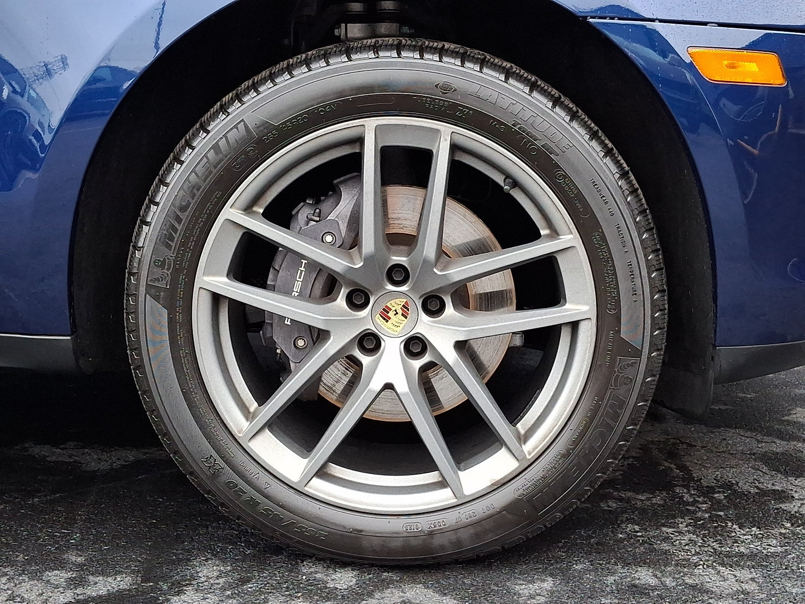 Certified 2025 Porsche Macan AWD/4WD image 12