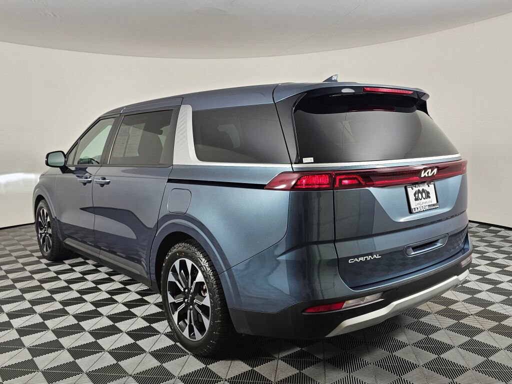 Used 2024 Kia Carnival EX image 5