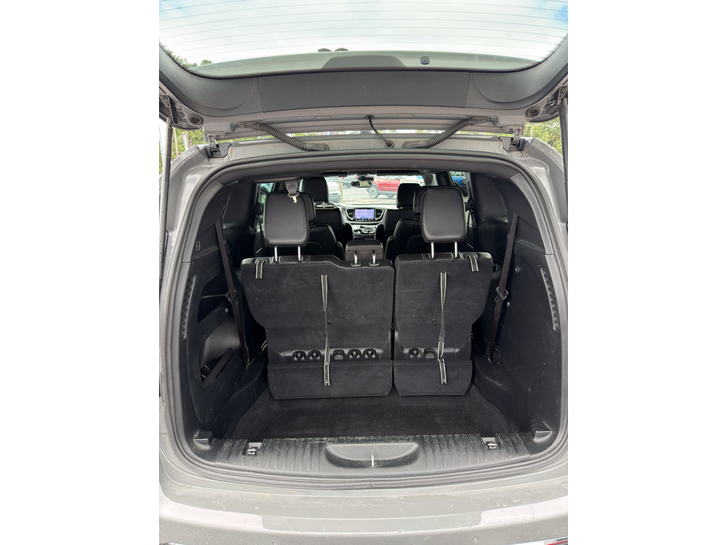 Used 2025 Chrysler Pacifica Select FWD image 9
