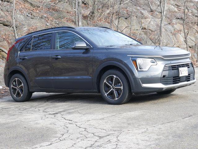 Used 2023 Kia Niro EX image 9