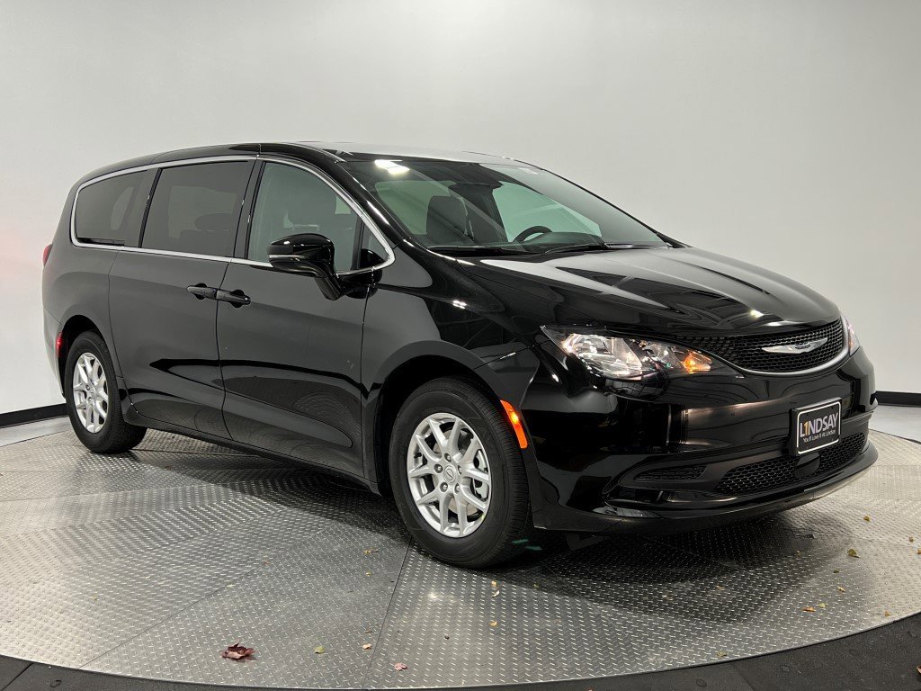New 2026 Chrysler Voyager LX