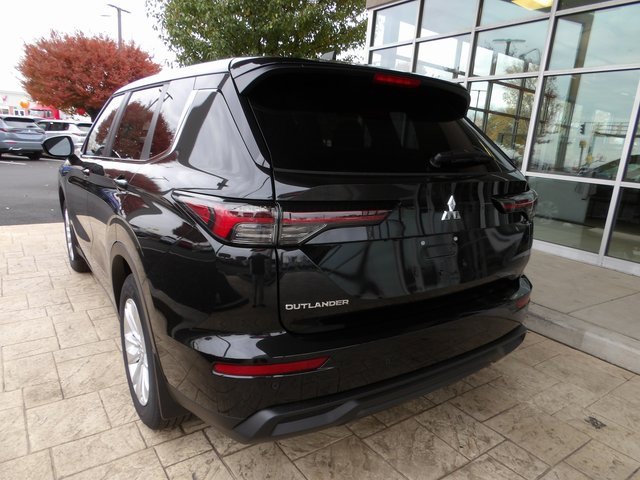 New 2025 Mitsubishi Outlander ES image 5