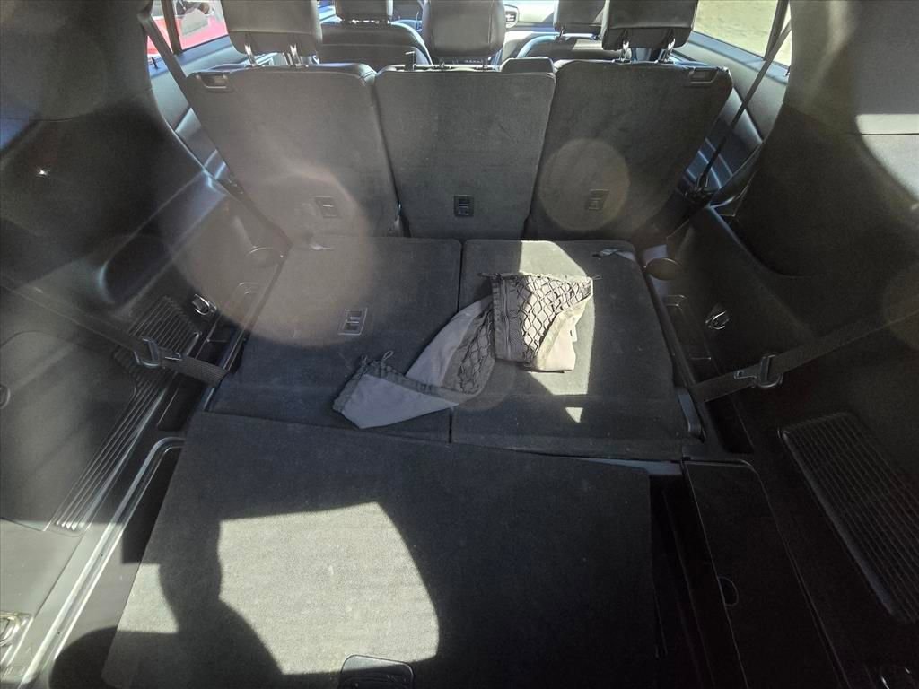 Used 2020 Ford Explorer XLT w/ Equipment Group 202A image 7