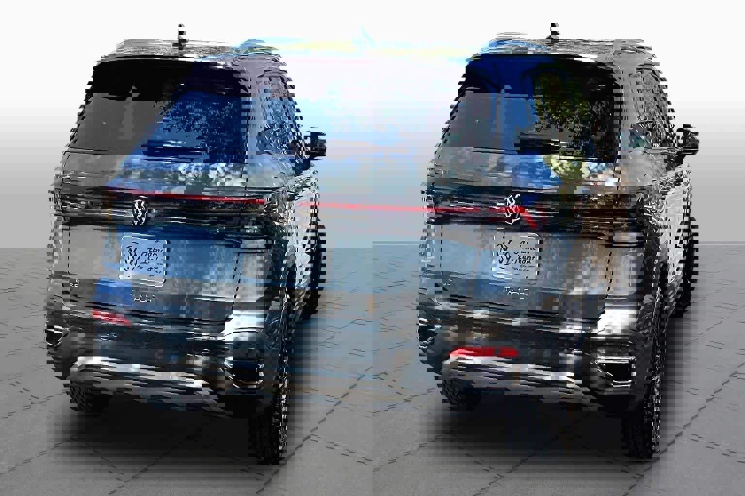 Used 2025 Volkswagen Taos SE w/ Black Wheel Package FWD image 13