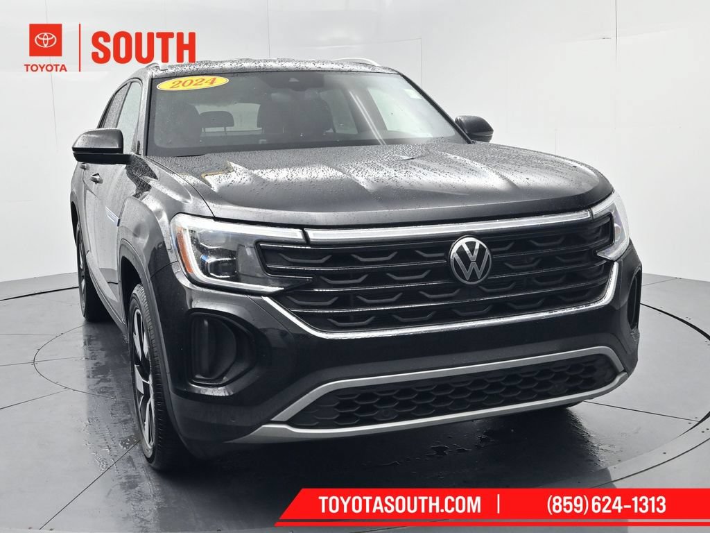 Used 2024 Volkswagen Atlas Cross Sport SE FWD image 2