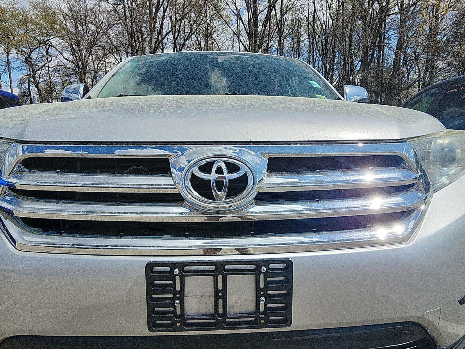 Used 2013 Toyota Highlander 4WD w/ Cold Weather Pkg image 9