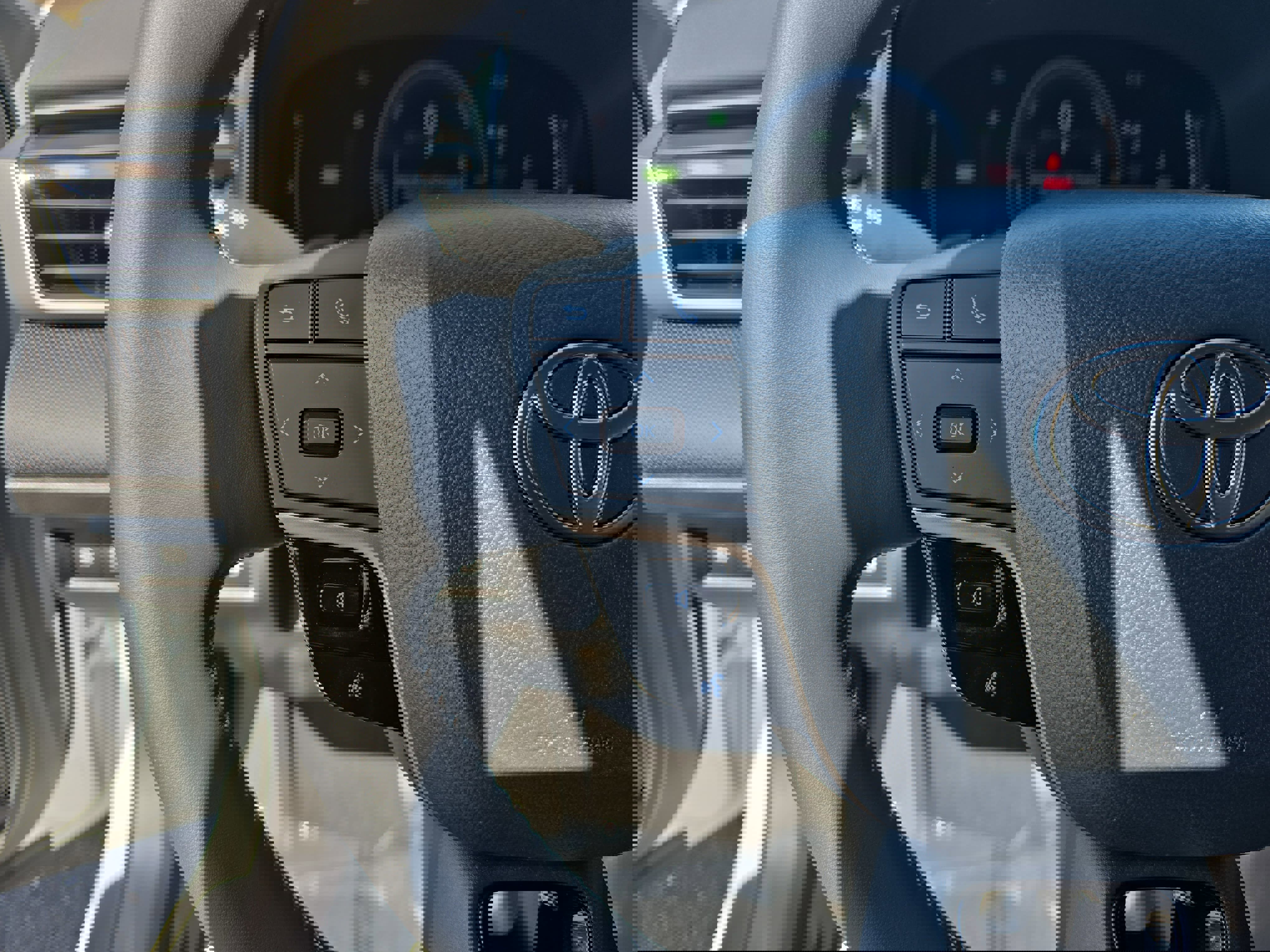 Used 2025 Toyota Camry SE w/ Convenience Package image 16