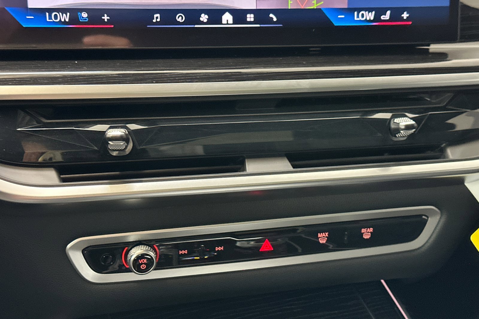New 2026 BMW X7 M60i w/ Executive Package image 17