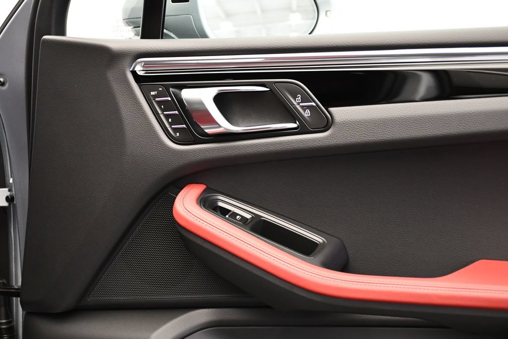 Certified 2026 Porsche Macan AWD/4WD image 47