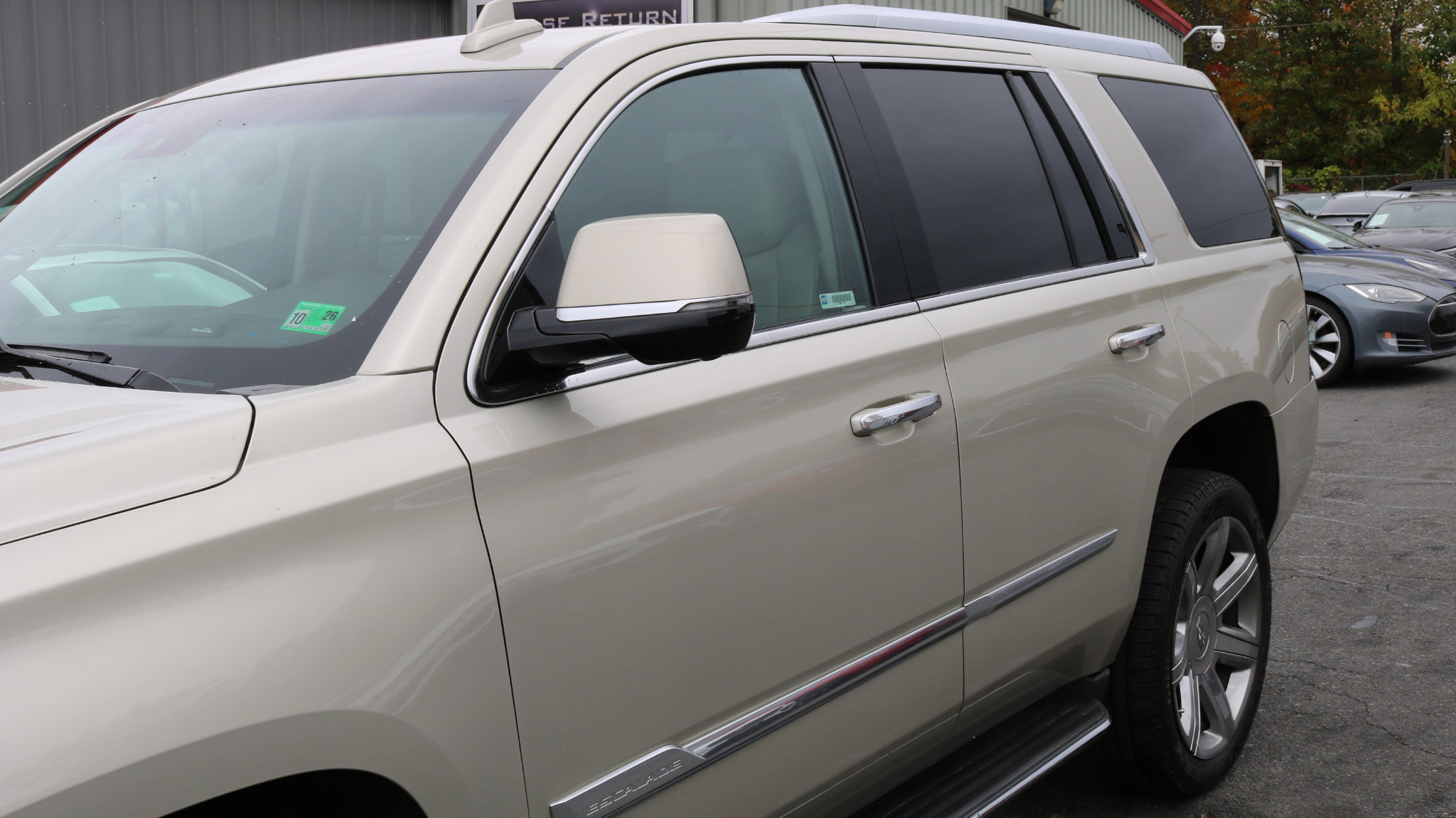 Used 2015 Cadillac Escalade Luxury image 5