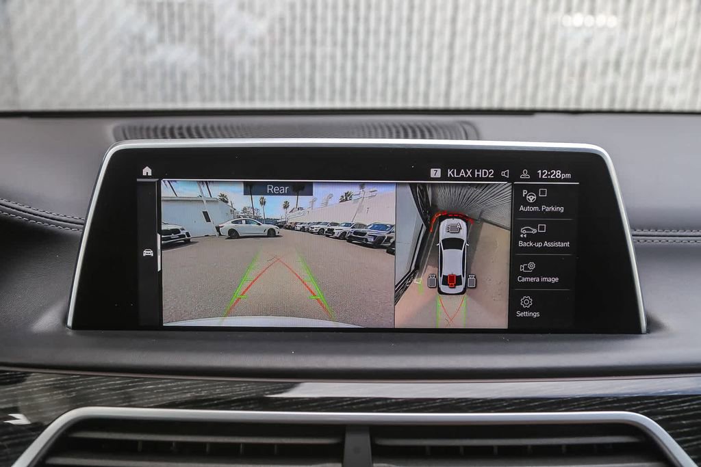 Certified 2022 BMW 750i xDrive w/ Autobahn Package image 22