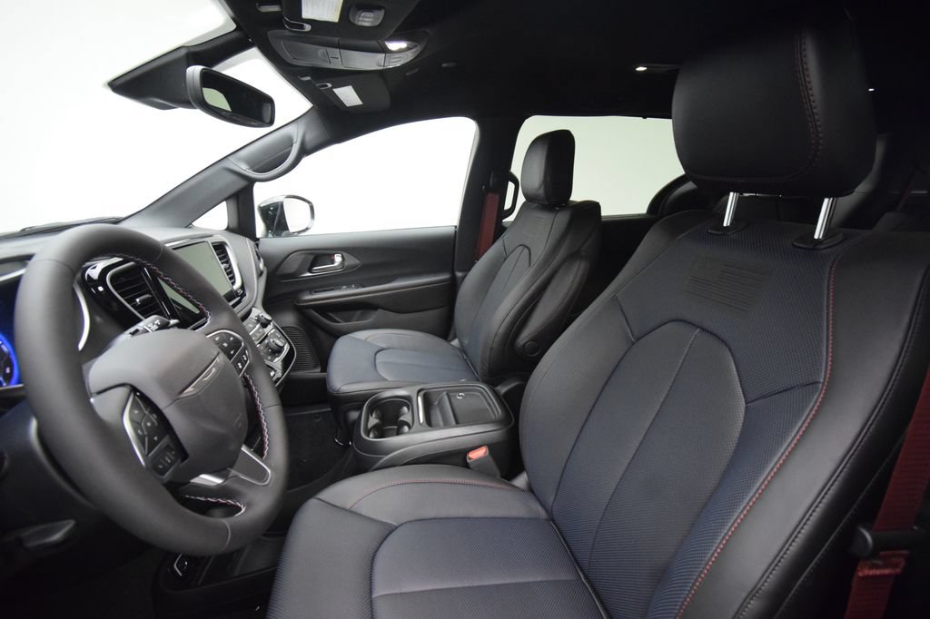 New 2027 Chrysler Pacifica Select FWD image 30