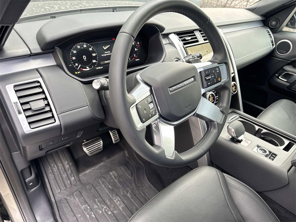 Certified 2025 Land Rover Discovery Dynamic SE image 20
