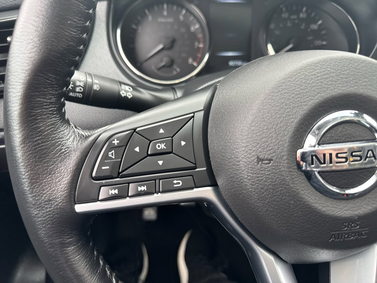 Used 2017 Nissan Rogue SL w/ SL Premium Package image 26