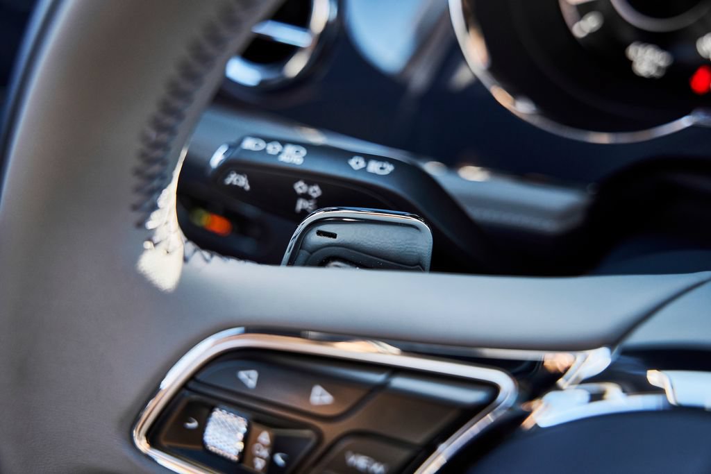 Used 2025 Bentley Bentayga Extended Wheelbase AWD/4WD image 58