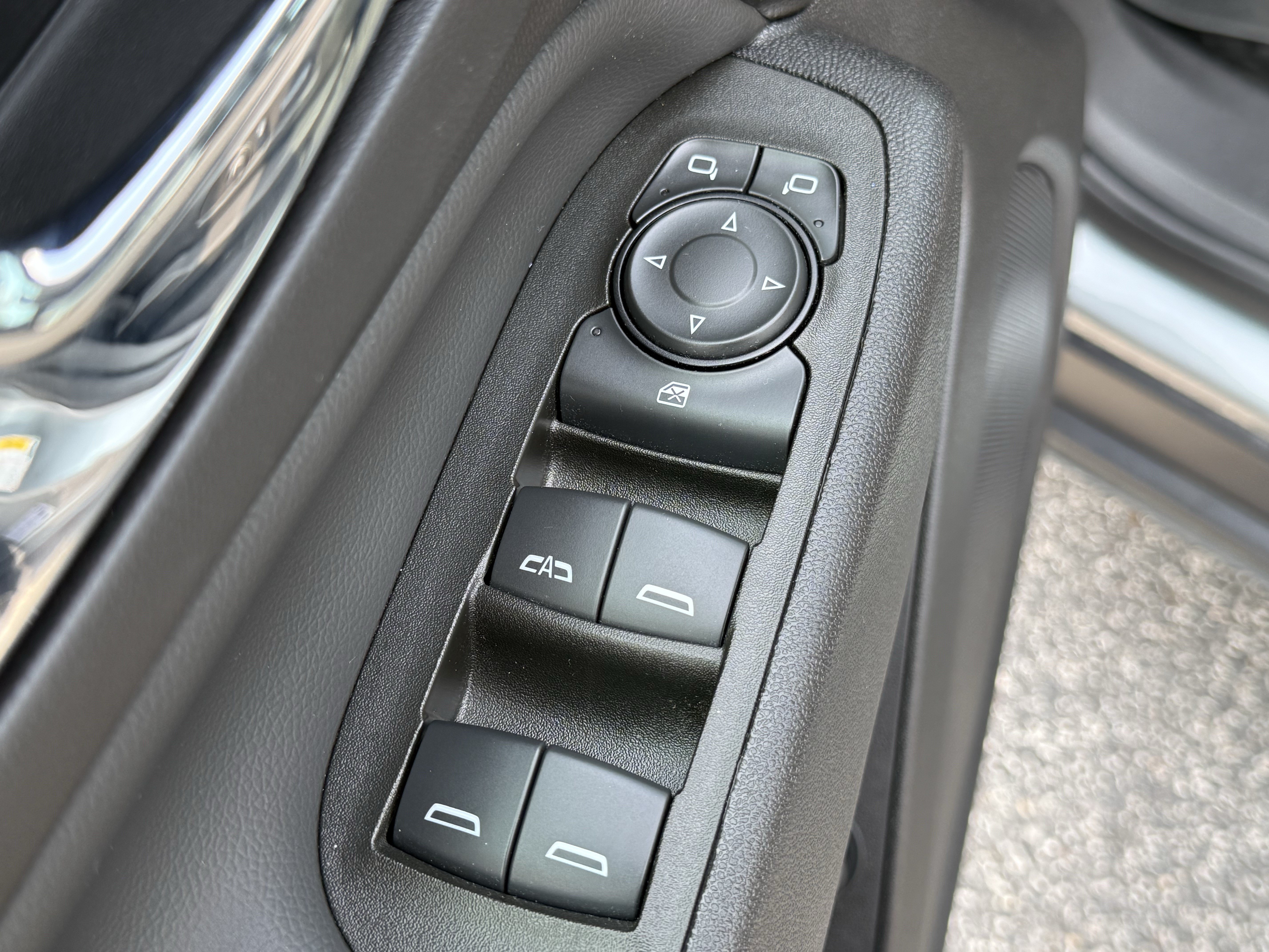 Used 2024 Chevrolet Equinox LT FWD image 14
