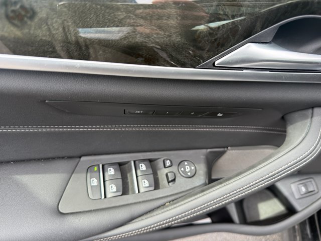 Used 2021 BMW M550i xDrive w/ Dynamic Handling Package AWD/4WD image 18