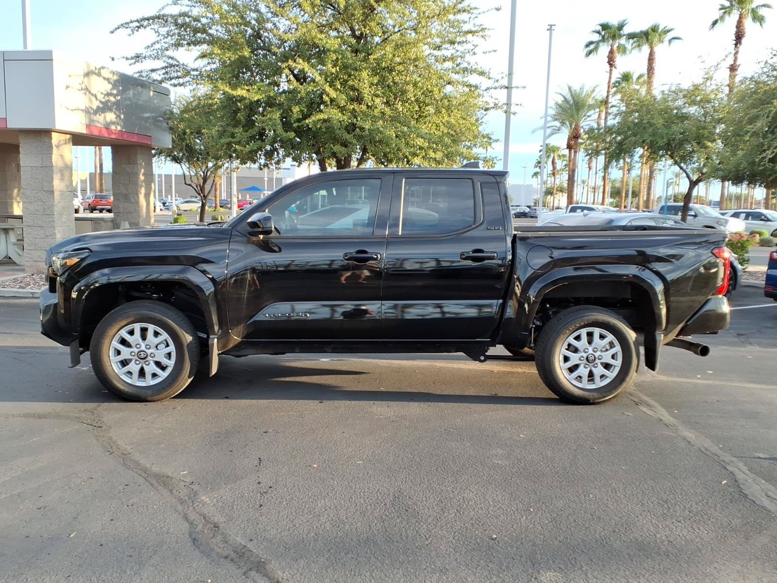 Certified 2025 Toyota Tacoma SR5 AWD/4WD image 6