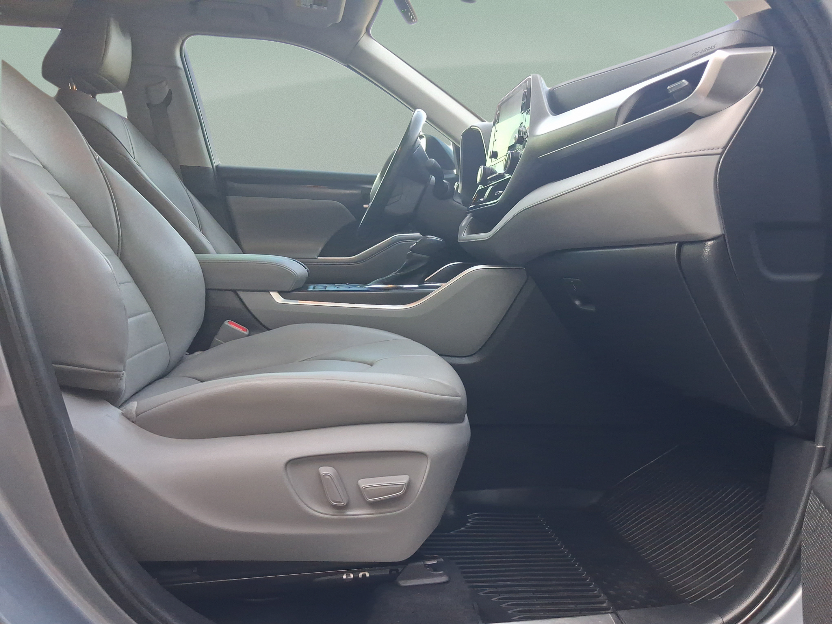 Used 2022 Toyota Highlander XLE AWD/4WD image 31
