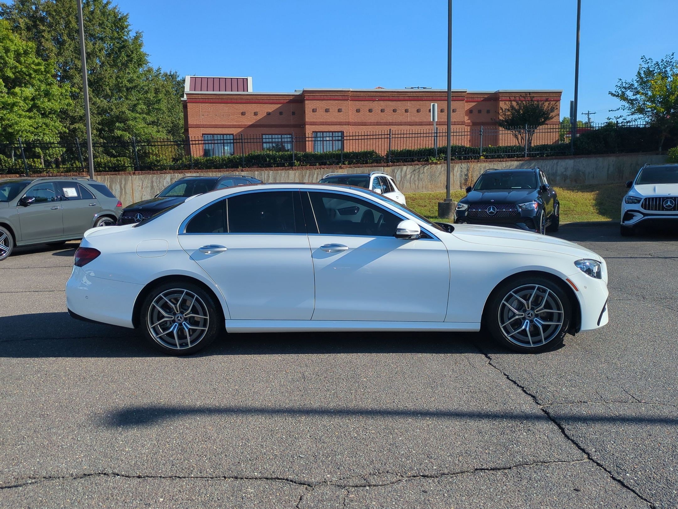 Used 2022 Mercedes-Benz E 450 4MATIC Sedan image 2