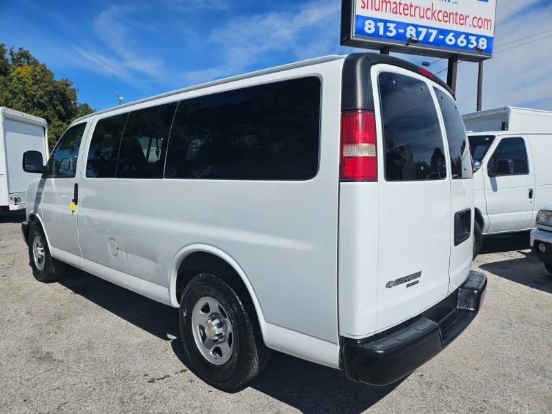 Used 2008 Chevrolet Express 1500 Passenger RWD image 3