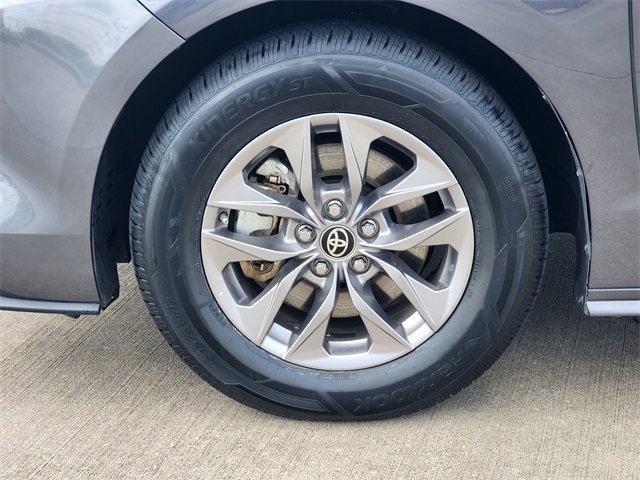 Certified 2025 Toyota Sienna XLE image 10