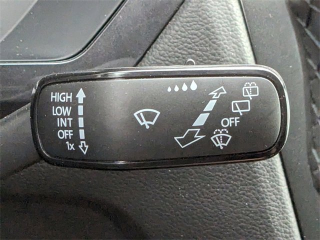 Used 2020 Volkswagen Tiguan SE w/ Panoramic Sunroof Package image 31