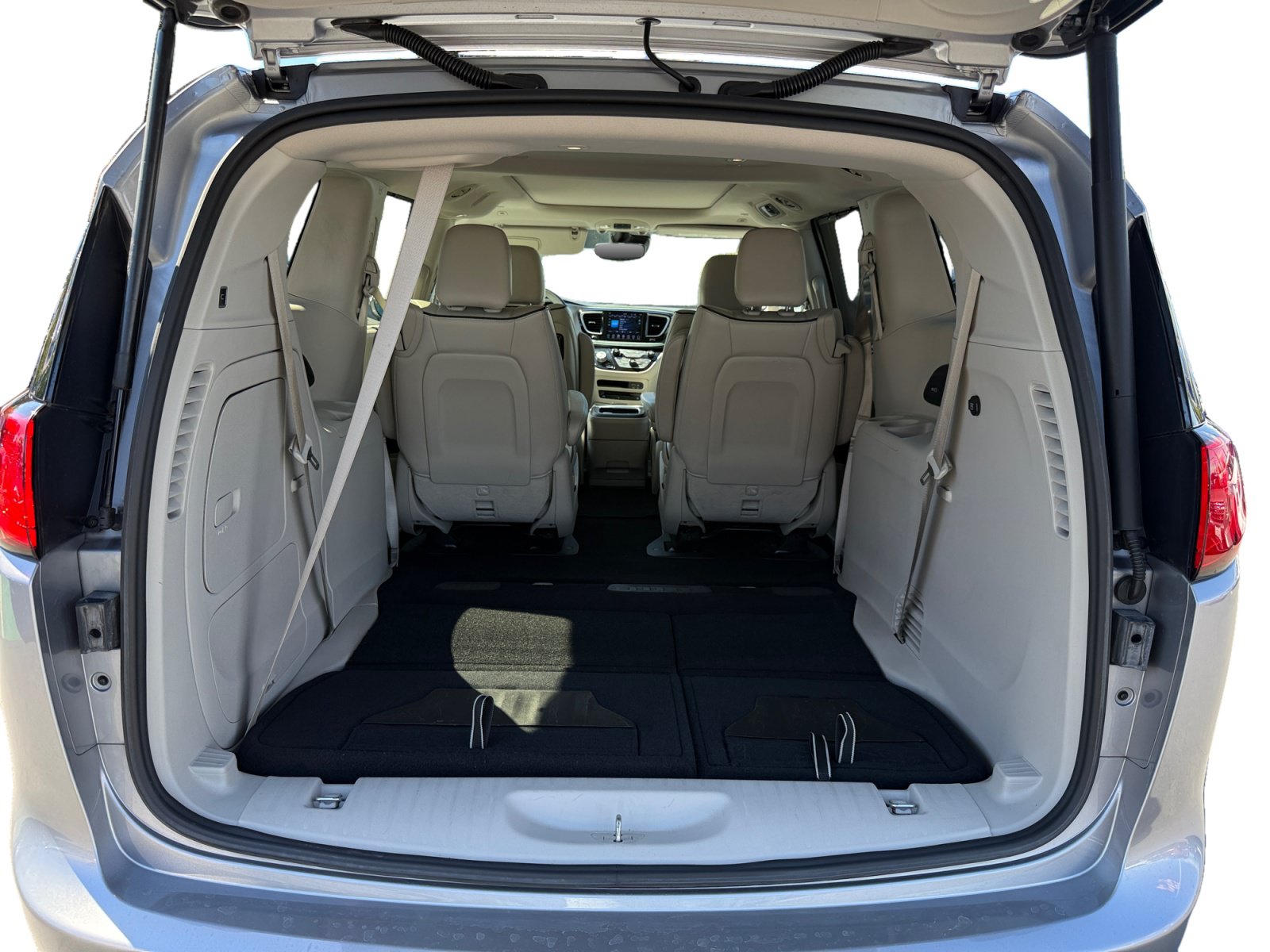 Used 2018 Chrysler Pacifica Limited w/ Advanced Safetytec Group FWD image 17
