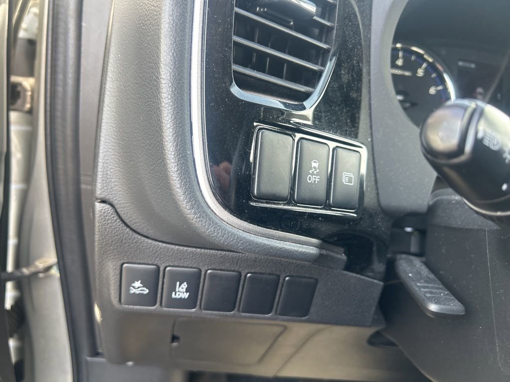 Used 2020 Mitsubishi Outlander SE image 22
