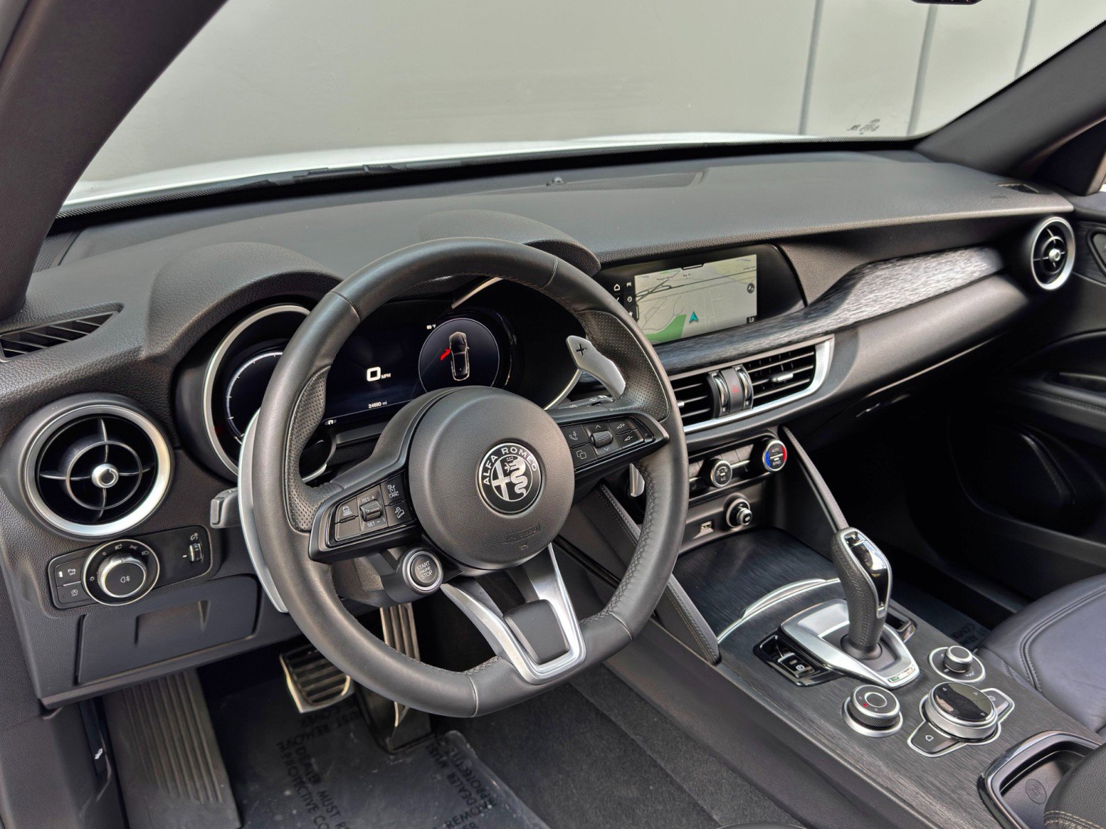 Used 2024 Alfa Romeo Stelvio Sprint image 11