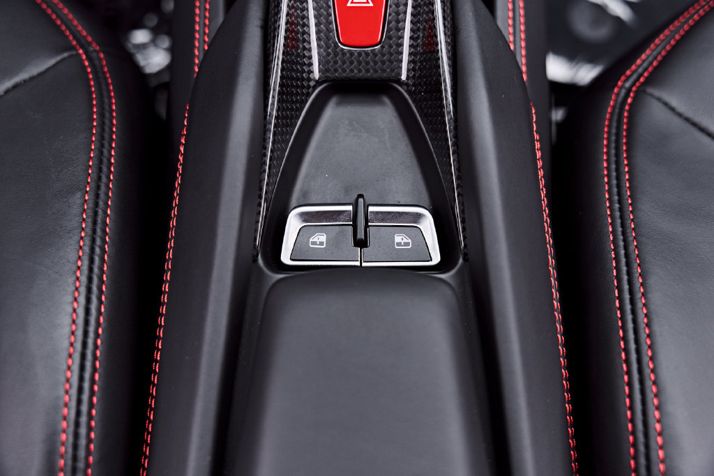 Used 2020 Ferrari F8 Tributo RWD image 82