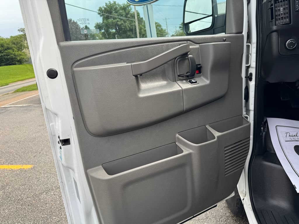 Used 2022 Chevrolet Express 3500 Extended RWD image 17