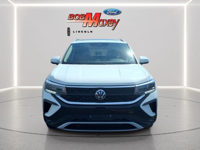 Used 2024 Volkswagen Taos SE AWD/4WD image 2