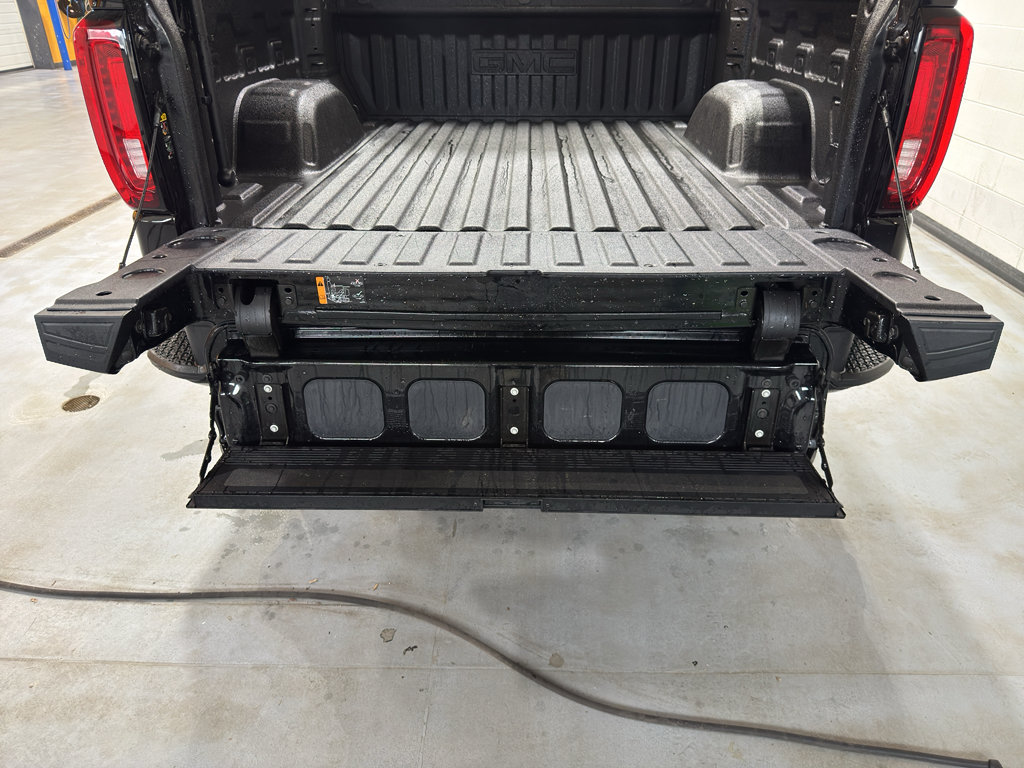 Used 2025 GMC Sierra 1500 AT4 w/ AT4 Premium Package AWD/4WD image 32