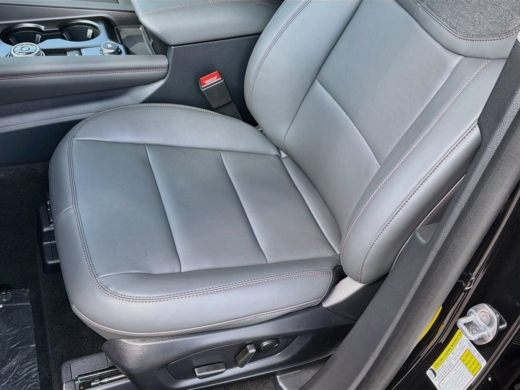 Used 2026 Ford Explorer Active w/ Active Comfort Package AWD/4WD image 19