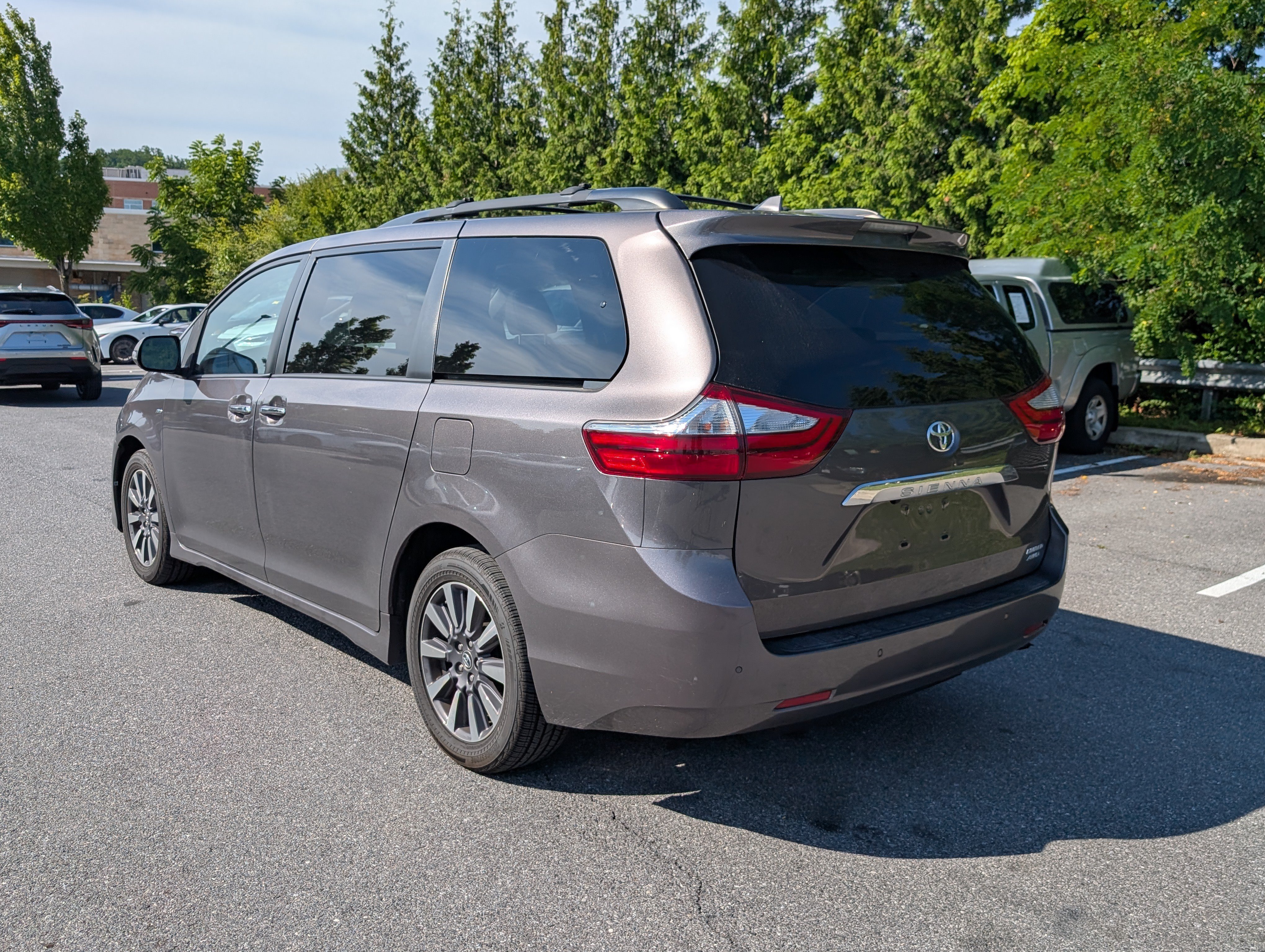 Used 2019 Toyota Sienna Limited Premium AWD/4WD image 5