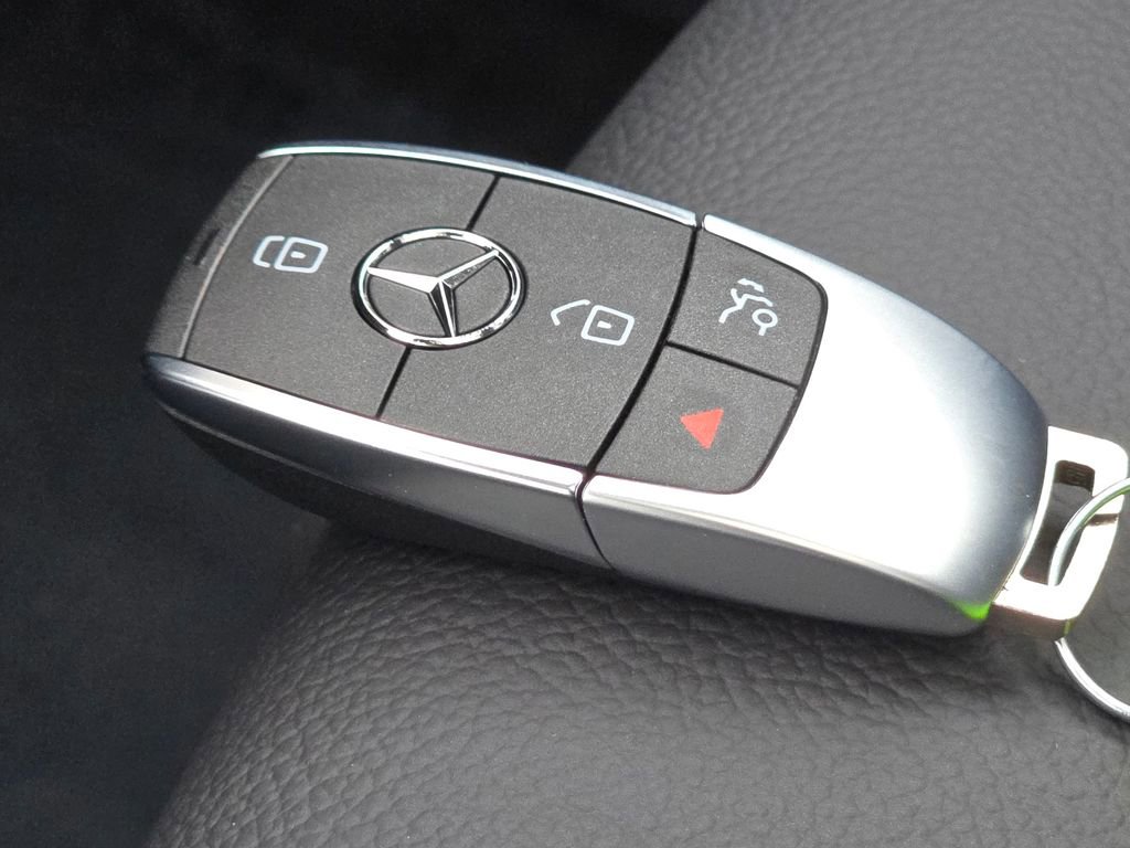 New 2026 Mercedes-Benz GLB 250 4MATIC image 38