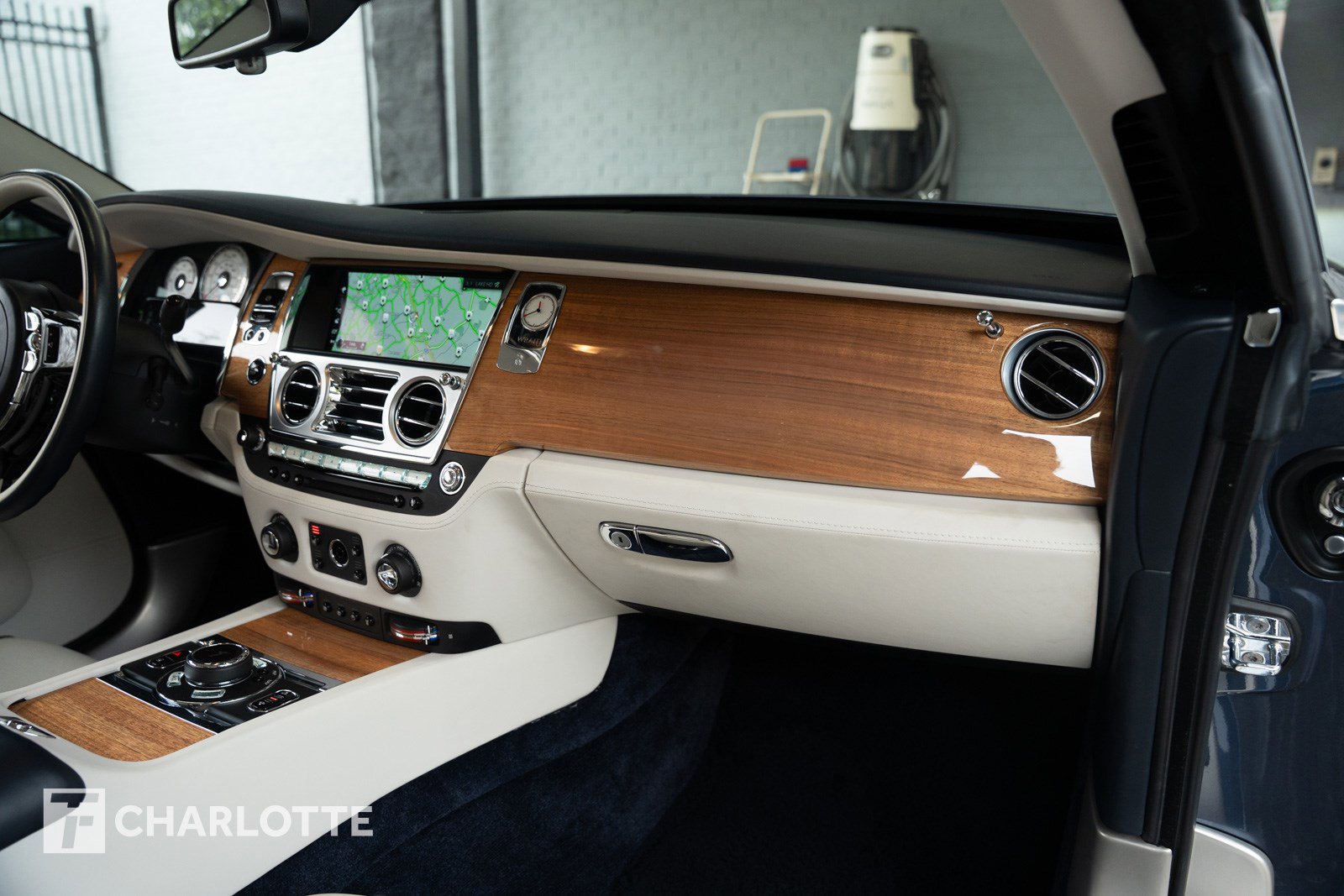 Used 2019 Rolls-Royce Wraith image 31