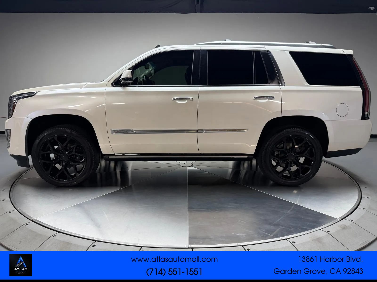 Used 2015 Cadillac Escalade Premium AWD/4WD image 4