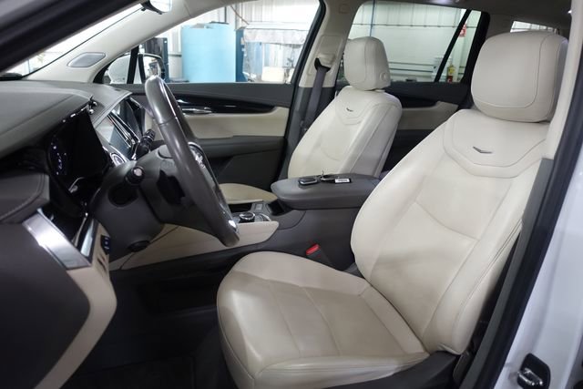 Used 2023 Cadillac XT6 Premium Luxury w/ Technology Package FWD image 10