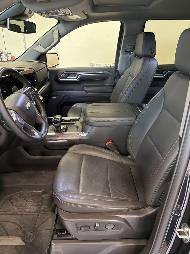 Used 2024 Chevrolet Silverado 1500 LTZ w/ LTZ Premium Package image 16