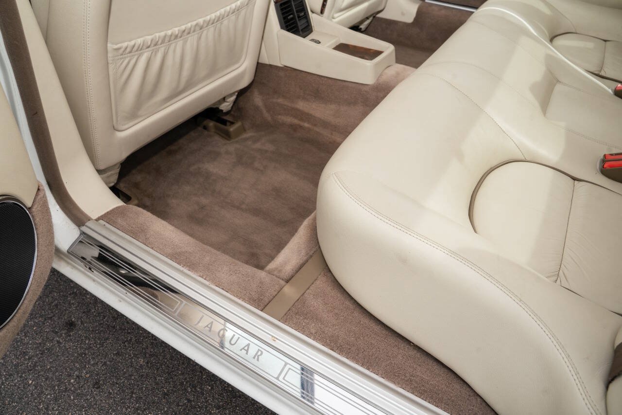 Used 1998 Jaguar XJ8 L RWD image 19