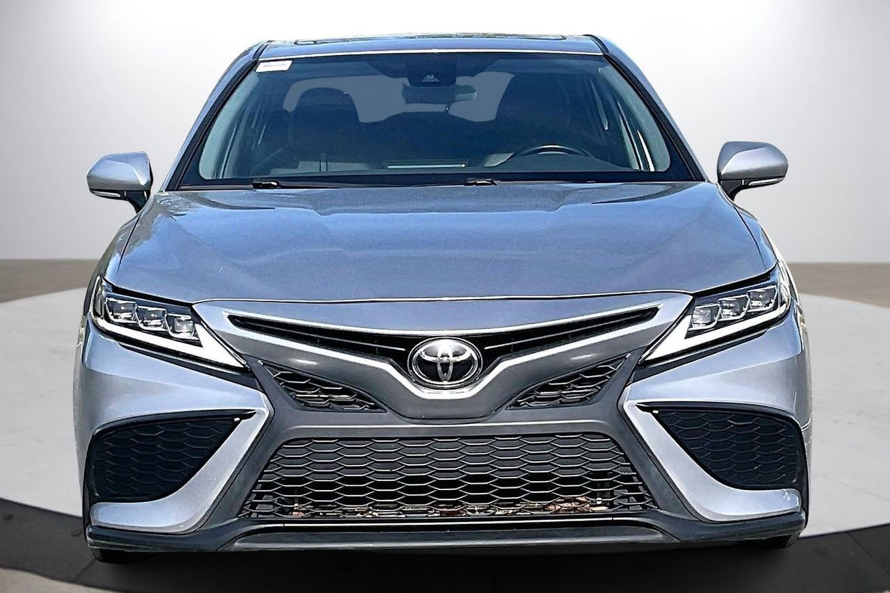 Used 2021 Toyota Camry SE image 3