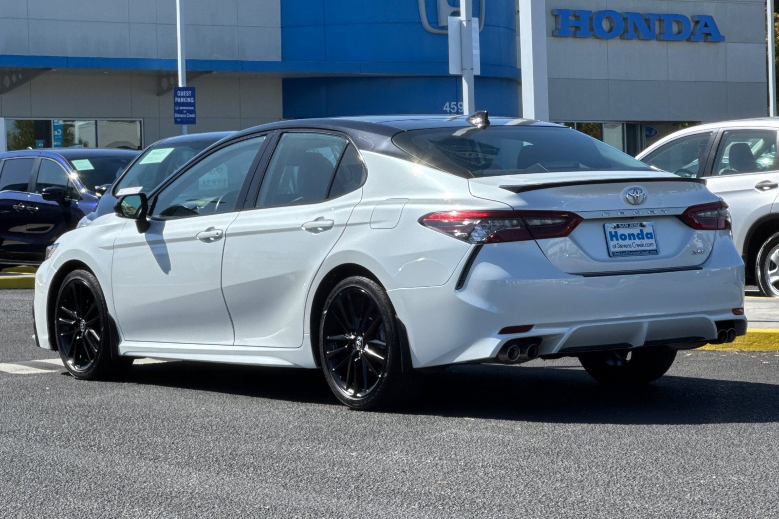 Used 2023 Toyota Camry XSE FWD image 3