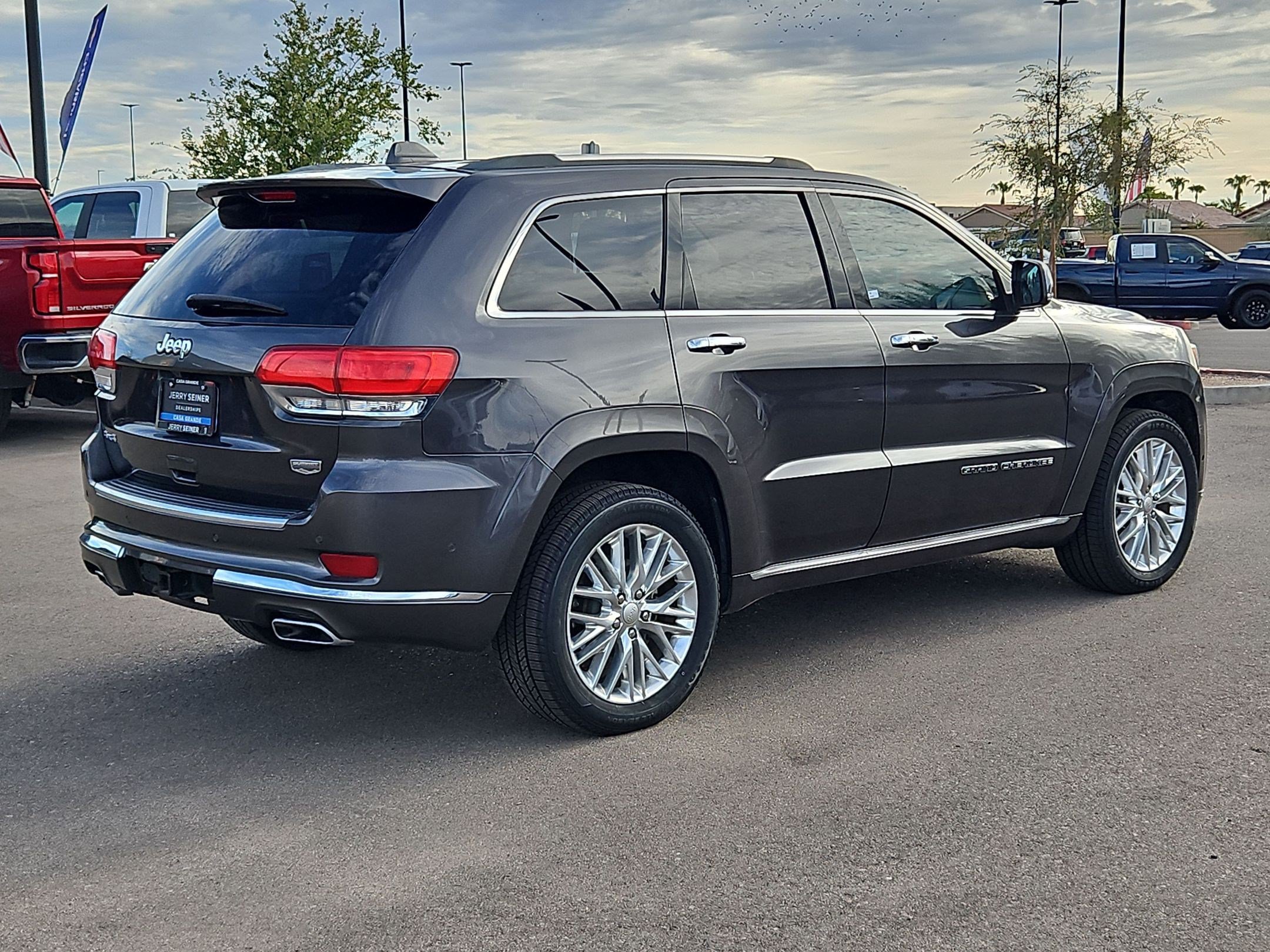 Used 2018 Jeep Grand Cherokee Summit AWD/4WD image 5