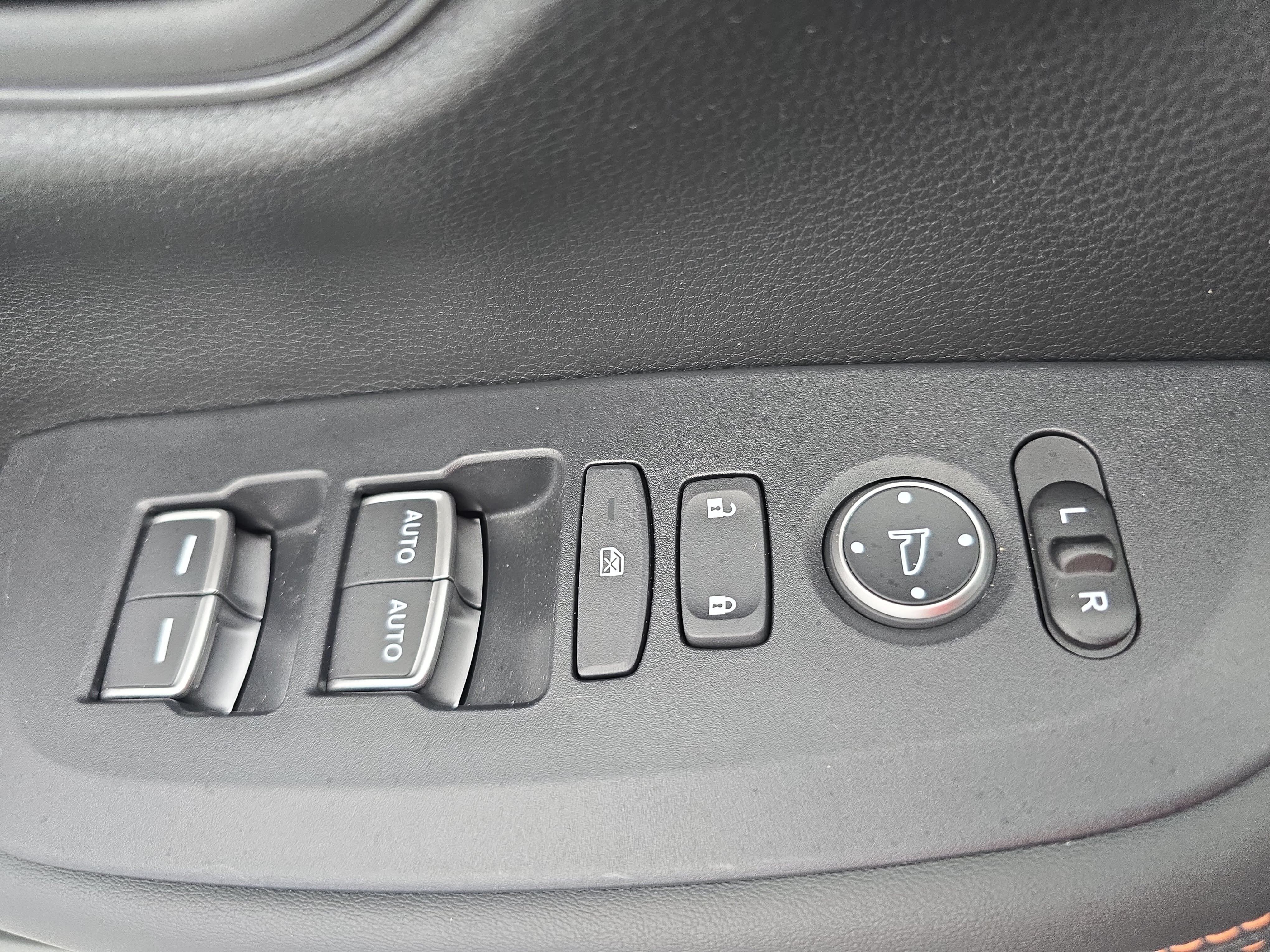 Used 2025 Honda HR-V Sport image 27